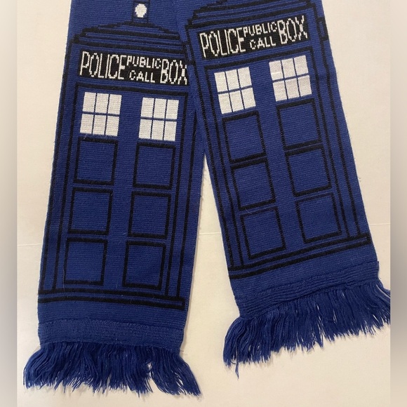 Doctor Who Blue TARDIS Police Box Winter Scarf - Picture 3 of 6